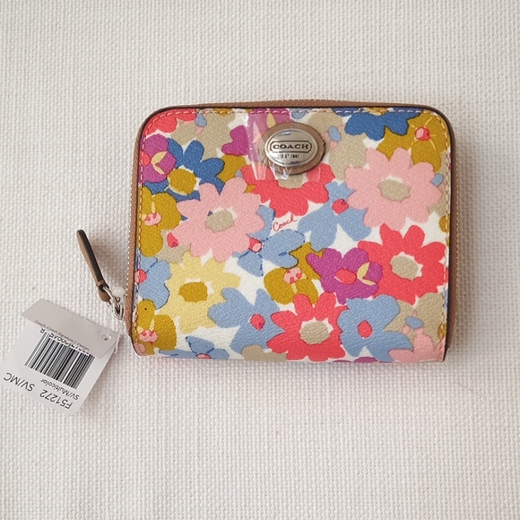 Coach Handbags - NWT & GIFTABLE Coach Peyton Field Floral Compact Wallet w Care Card